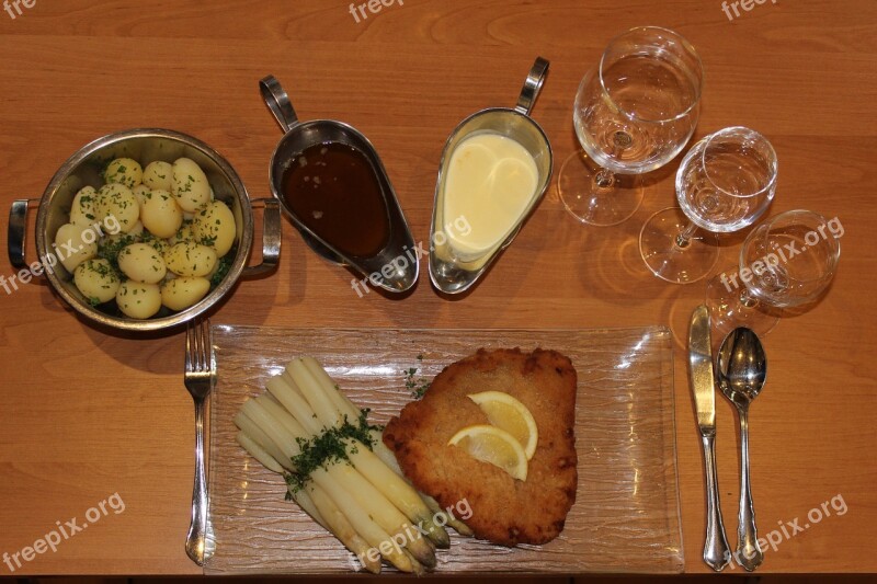 Asparagus Asparagus Dish Schnitzel Potatoes Butter