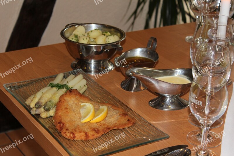 Asparagus Asparagus Dish Schnitzel Potatoes Butter