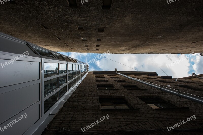 Court St Petersburg Well Sky Travels