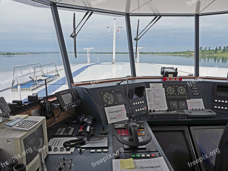 Cruise Ship Wheelhouse Captain Considerate Danube Wide