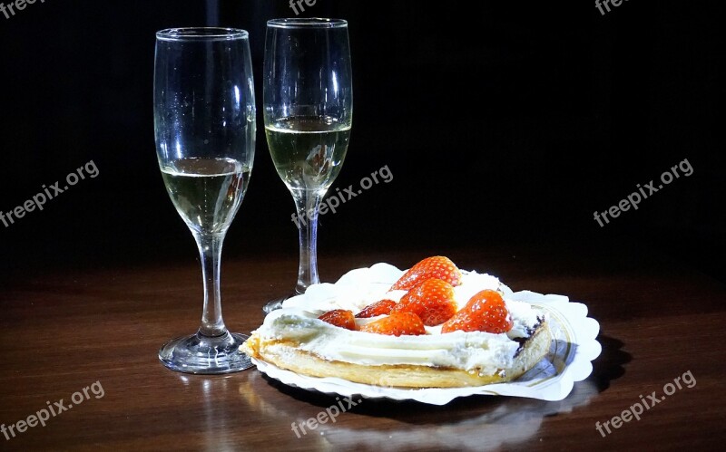 Glasses Of Champagne Cake Celebration Anniversary Cakes