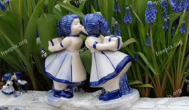 Holland Love Salt And Pepper Figures Porcelain