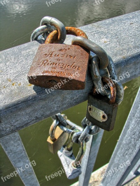 Love By Wlodek Chain Bridge Bridge Lovers