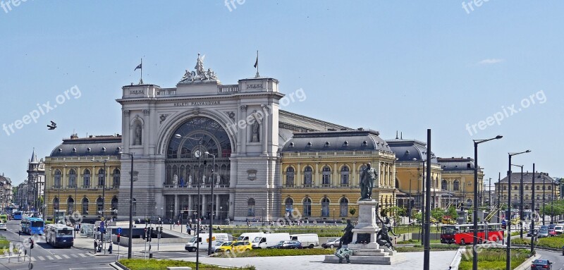 Budapest Eastern Railway Station Main Portal Station Forecourt Representative