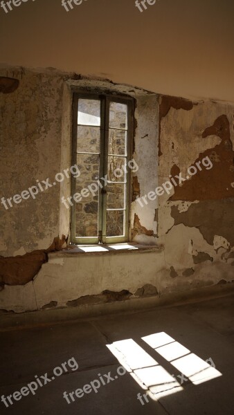 Window Ruin Broken Damaged Building