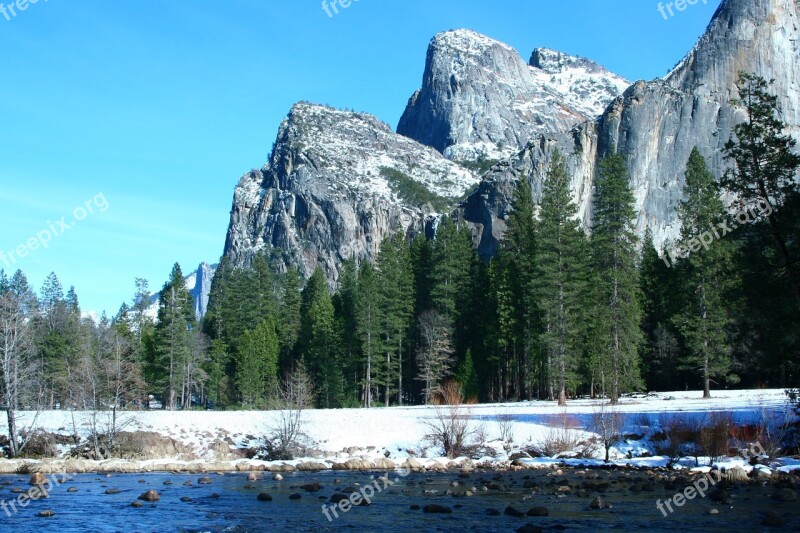 Yosemite River Snow Valley Park