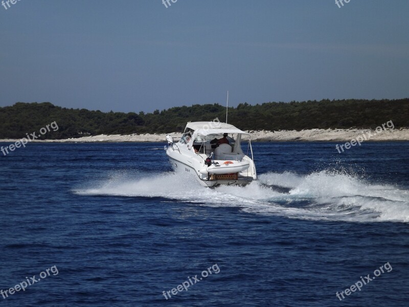 Yacht Wake Onda Boat Sea