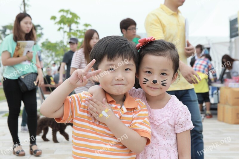 Children Face Painting Air After Comrade V Free Photos