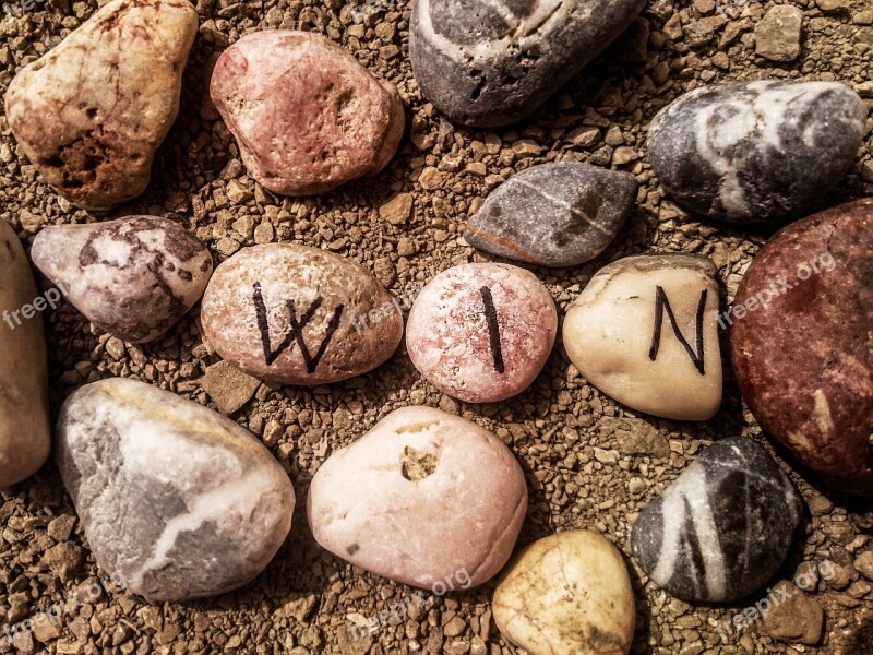 Summer Stones Win Up Close Sand