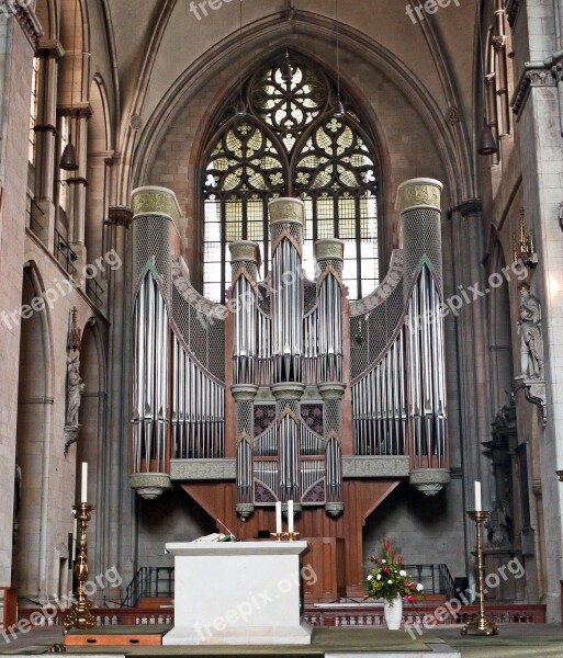 Münster Dom Main Organ Aisle Space-filling