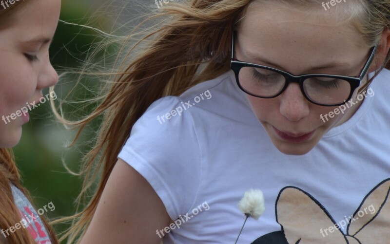 Sisters Summer Flower Wind Breeze