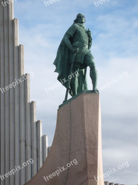 Hallgrímskirkja Statue Leif Eriksson Reykjavik Iceland