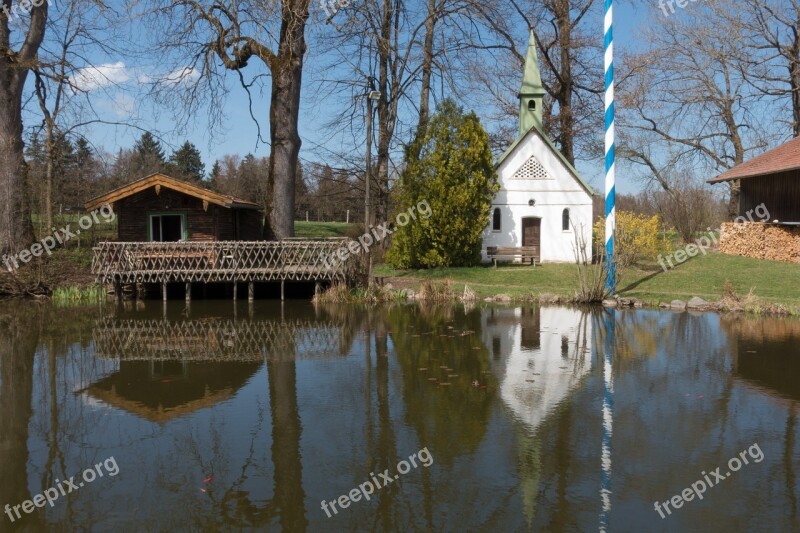 Chapel Pond Dorfteich Tree Hut