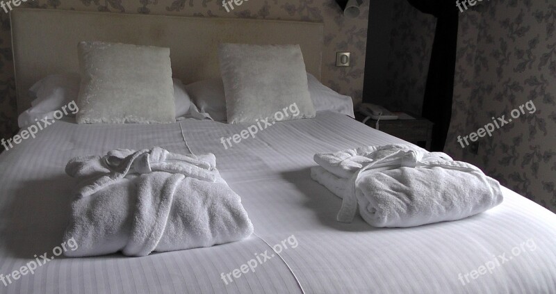 Bed Bedding Hotel Hostelry Coverage