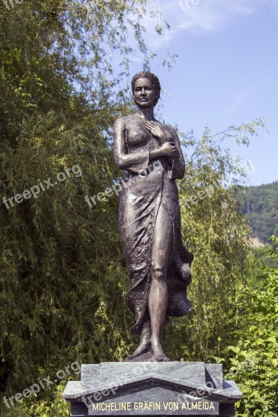 Statue Countess Micheline Almeida Mondsee