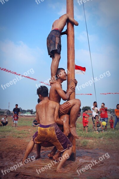 Climbing Slippery Pole The Annual Event Independence Celebration Merry