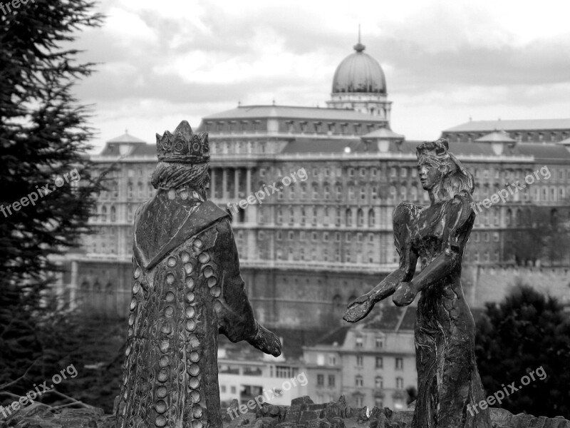 Budapest Castle King Queen Black-and -white