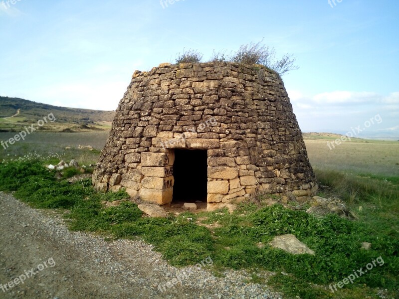 Guardaviñas Refuge Animals Field Construction