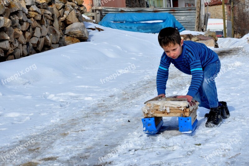 Turkey Gümüşhane Yağmurdere Snow Child