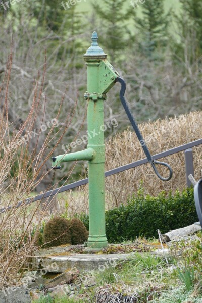 Farm Pump Solid Out Green