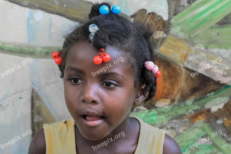 Little Girl Color Look Game Africa