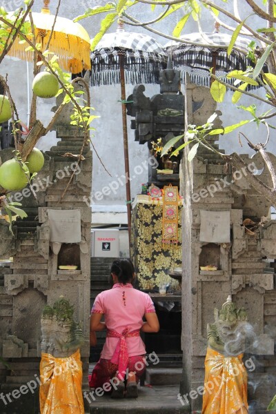 Praying Bali Kuta Indonesia Hinduism