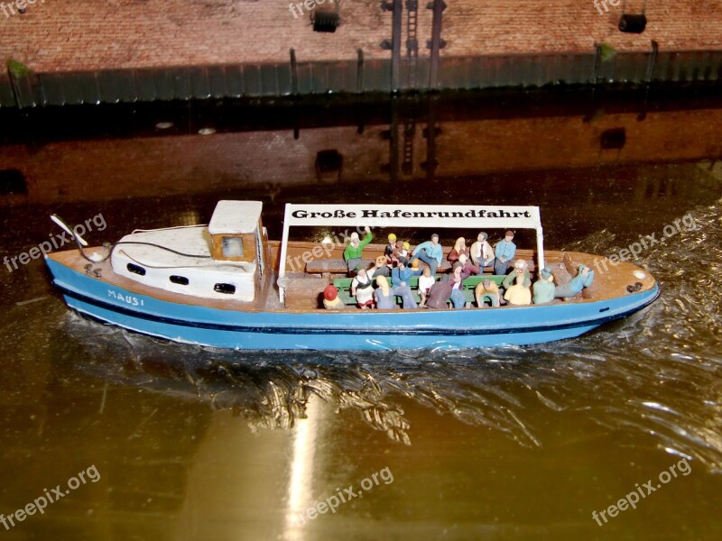 Modelling Harbour Cruise Ship Model Boat Figures