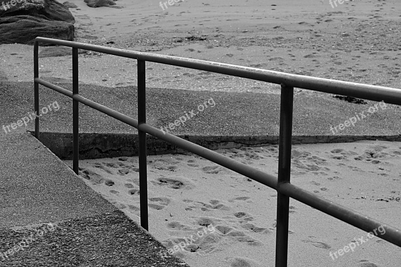 Barrier Metal Protection Black And White Sand