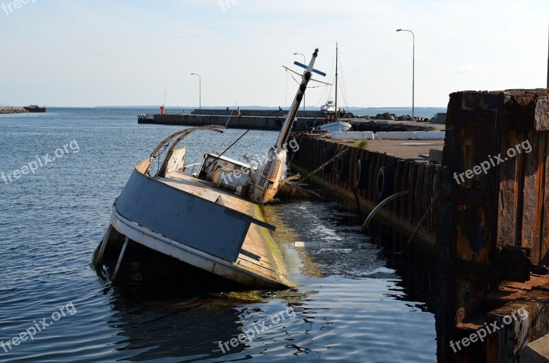 Capsize Go Under Ship Boat Sink