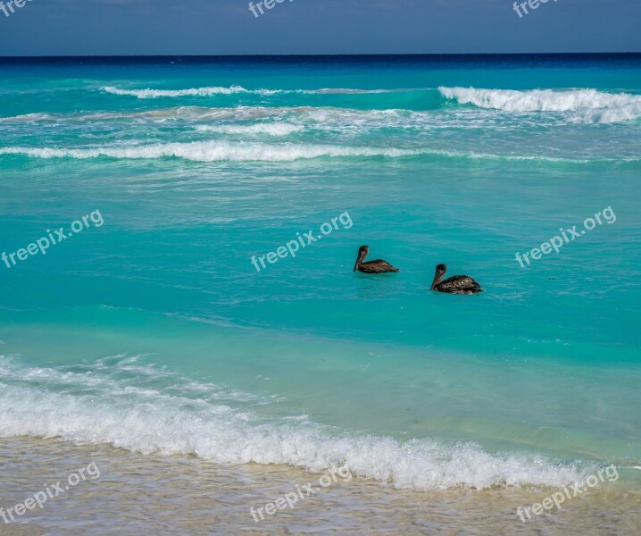 Cancún Mexico Beach Waves Hotel