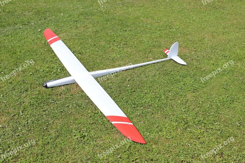 F5b Model Flight Meadow White Red