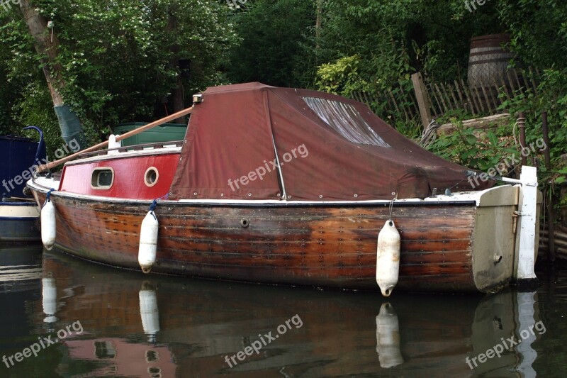 Aquatic Berth Berthed Boat Buoy