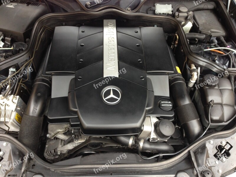 Mercedes Motor V8 Engine Compartment Auto