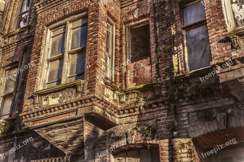 Building Old Circle Istanbul Ruin