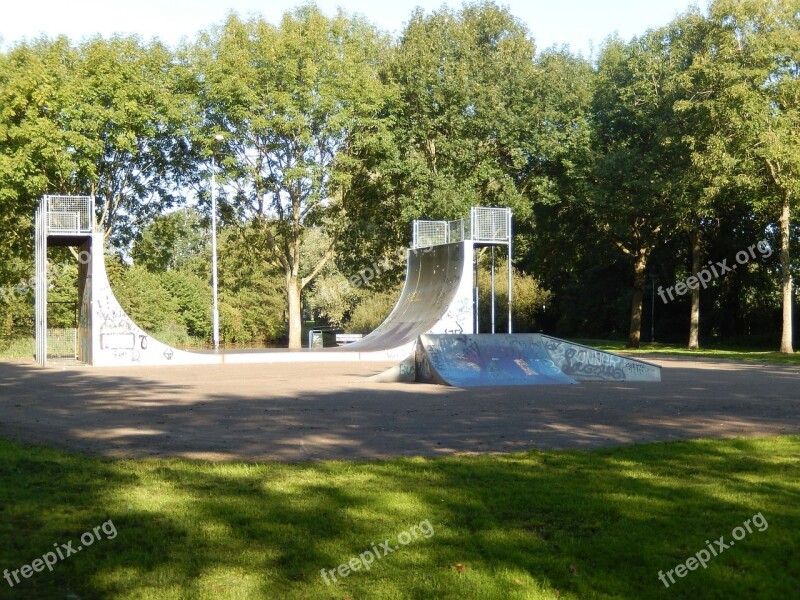 Halfpipe Skate Skateboard Park Disaster