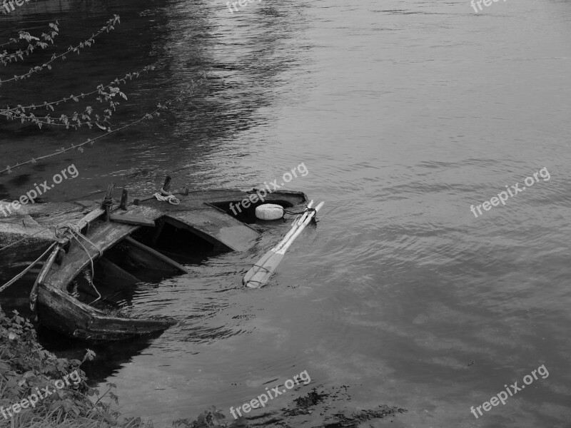 Barca Drift Sinking River Water