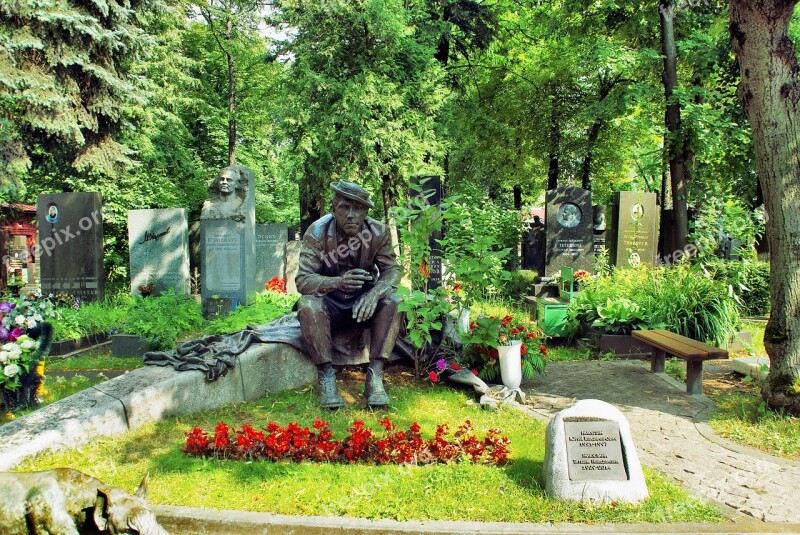 Moscow Cemetery Falls Statue Bronze