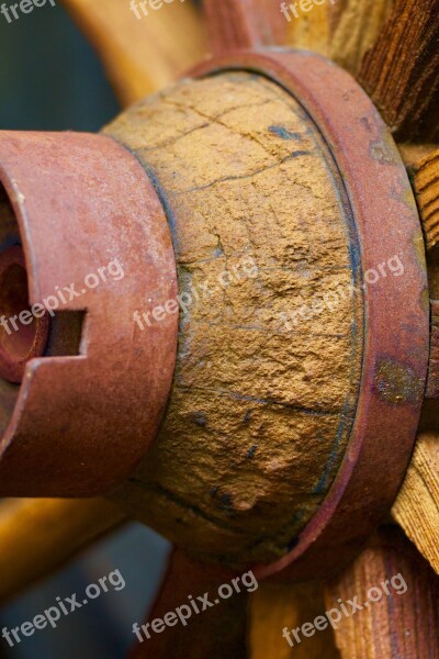 Hub Spoke Wood Iron Rust