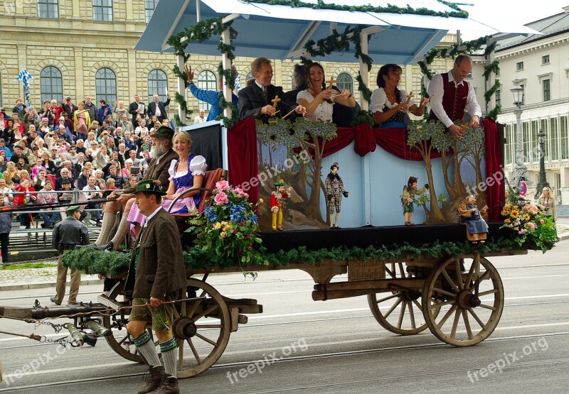 Munich Parade Oktoberfest Puppets Char