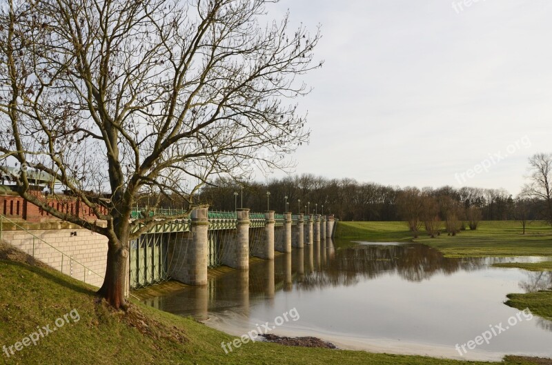 Weir Flood Protection Pretzien Saxony-anhalt Water