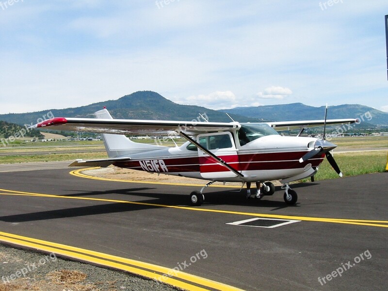 Plane Cessna 182 Turbo Rg Airplane