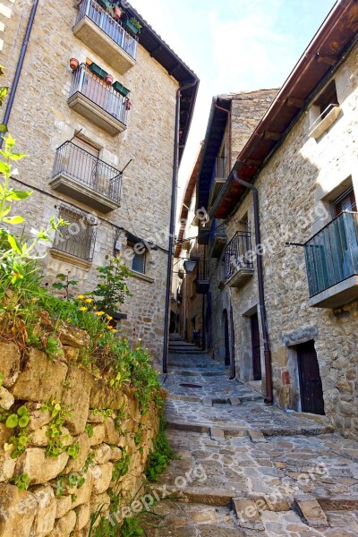 Lane Narrow Sos Del Rey Catolico Historic Architecture