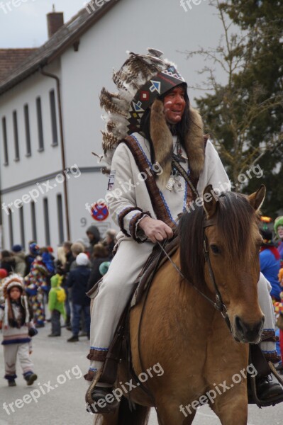 Indians Horse Ride Chief Figure