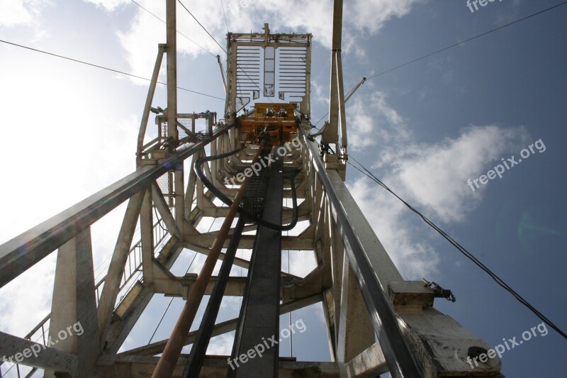 Oil Rig Drilling Derrick Mast