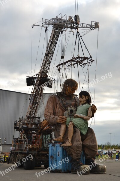 Giants Digger Girl Leeuwarden Theatre