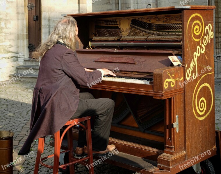 Antwerp Handschoenmarkt Busker Old Town Musician