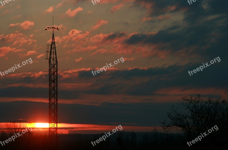 East Sun Cloud Red Pole