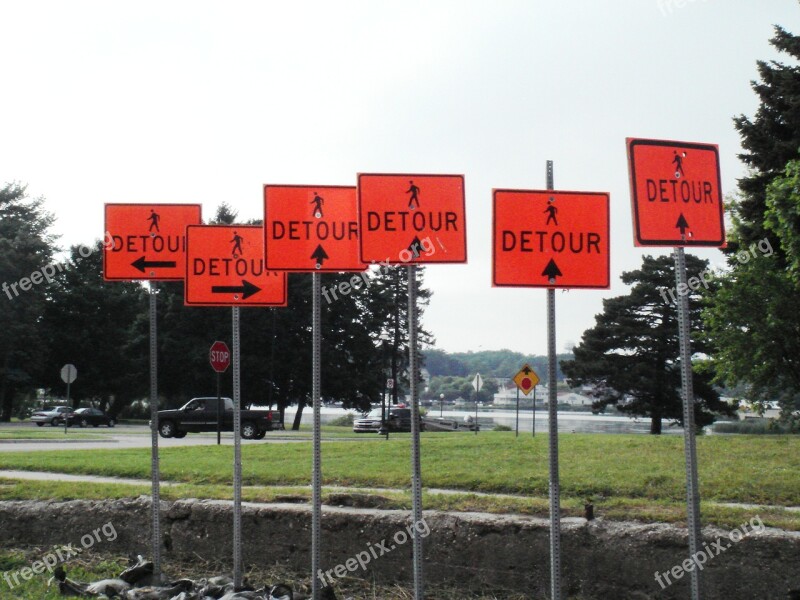 Detour Confusion Sign Direction Conflict