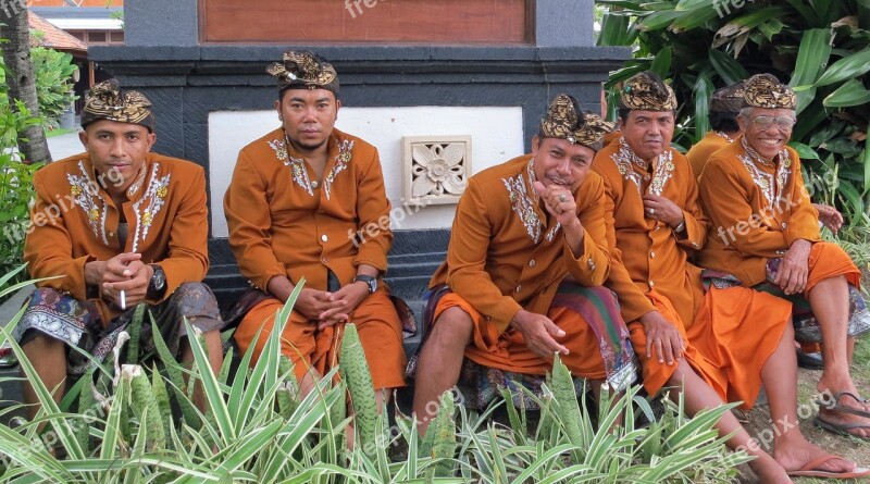 Men Bali Waiters Service Traditional