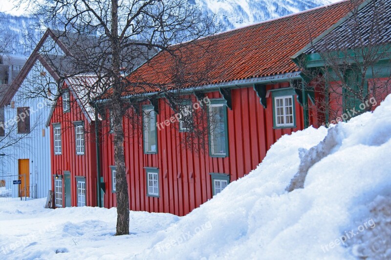 Snow Red Traditional Nordic House House